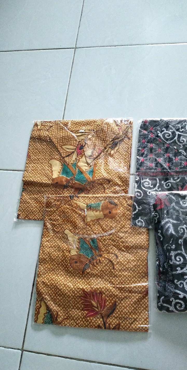 Atasan Batik Motif Kupu Kuning