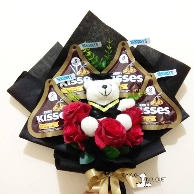 snack bouquet / buket snack + boneka wisuda + bunga palsu