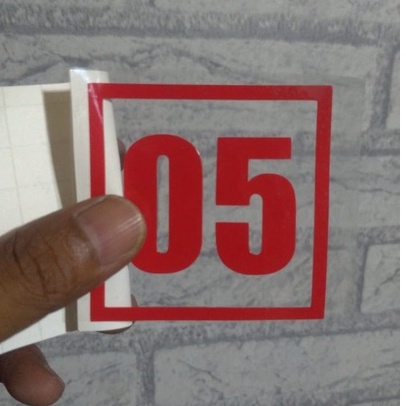 

LABEL STIKER CUTTING BENTUK ANGKA DLM KOTAK UK 24 CM BAHAN ORCAL