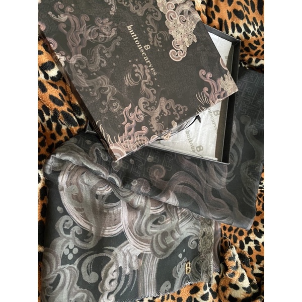 buttonscarves wave black