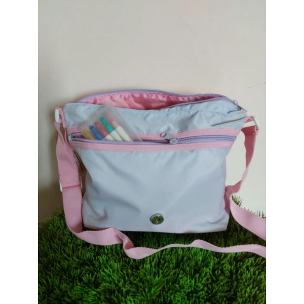 

Tas Slempang Karakter