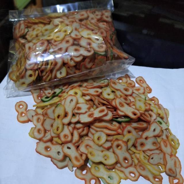 

Krupuk mentah angka 8 warna