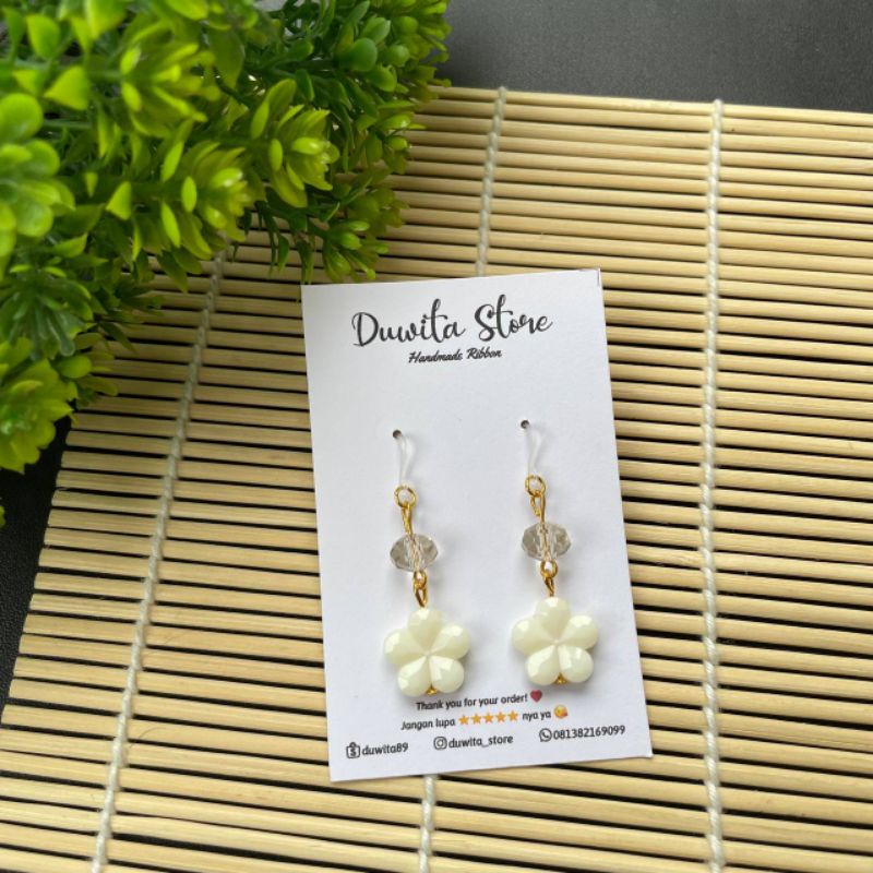 HANDMADE ANTING DEWASA KAITAN PLASTIK MOTIF SAKURA GOLD