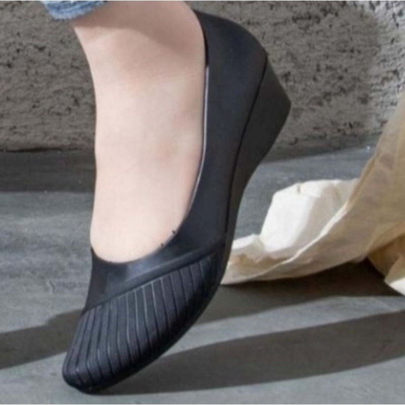 Sepatu Wedges 4 Cm Formal Serut Karis 6388