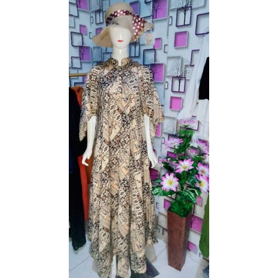 gamis Luna Maya