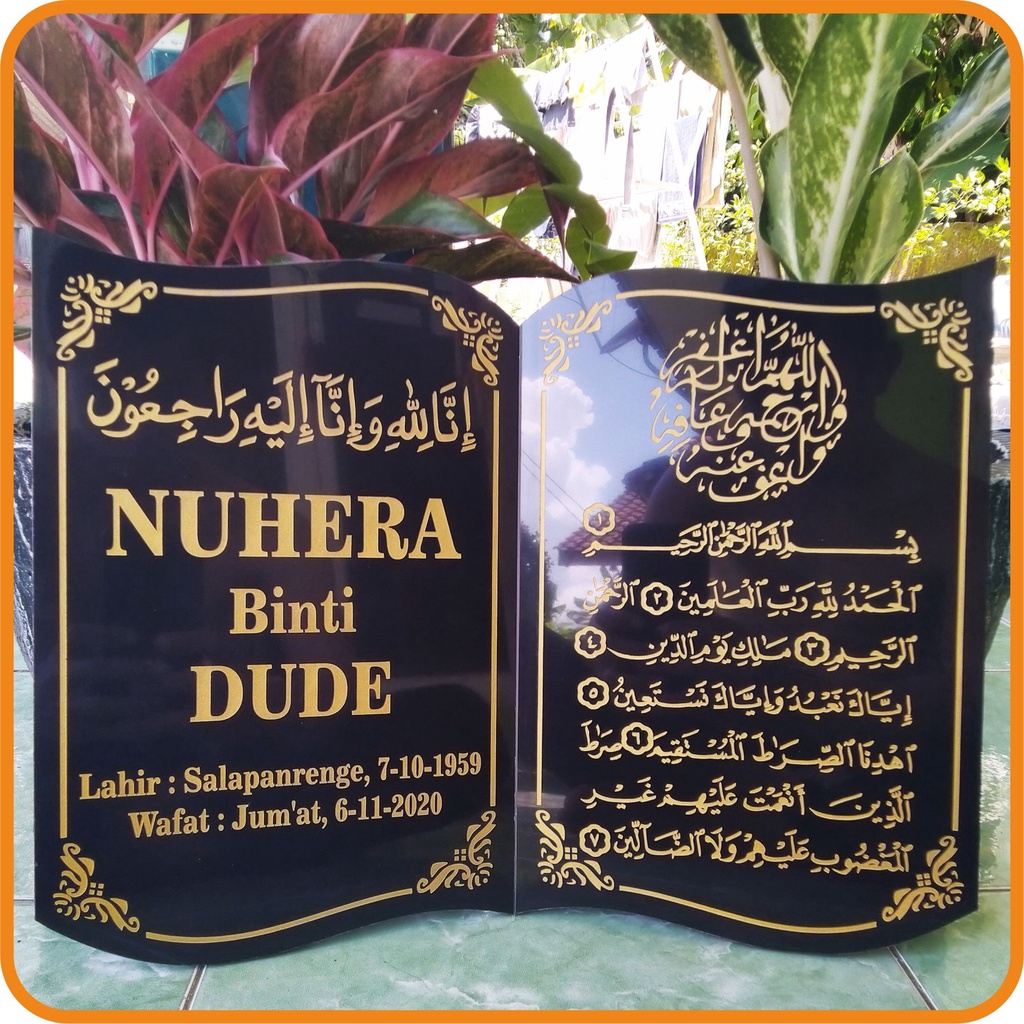 BATU NISAN BENTUK BUKU