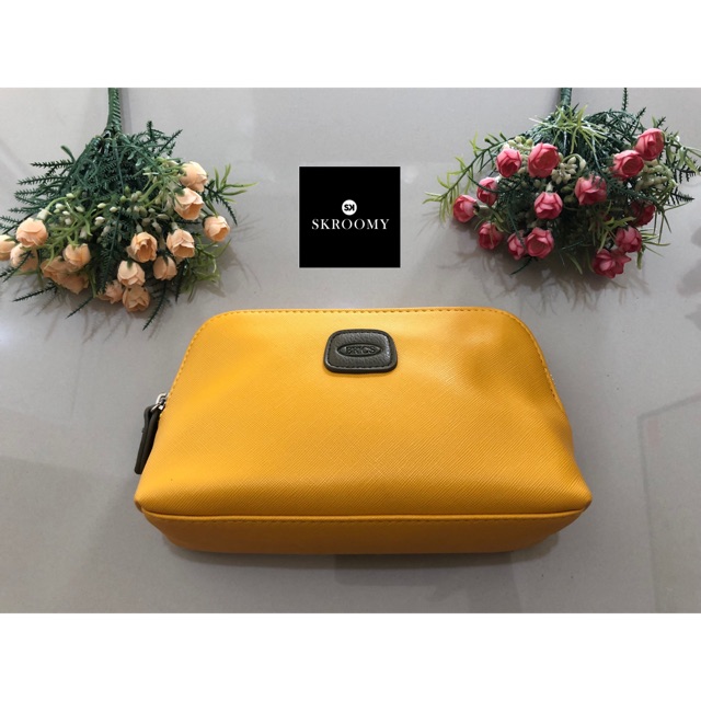 Amenity Kit BRICS clutch Travelling by Qatar Airways colour Yellow