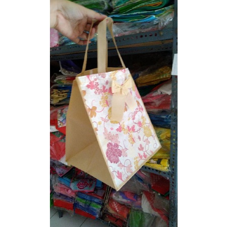 

TAS KOTAK NASI uk 20x 20 cm Rp 28000/lusin