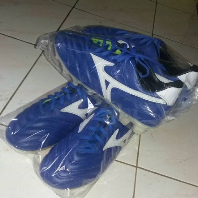 Sepatu bola Mizuno original kulit asli (KULIT ASLI)