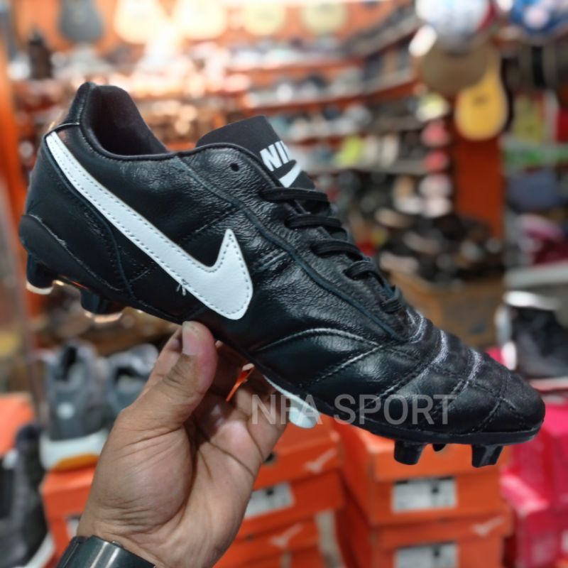SEPATU BOLA ASLI KULIT   SEPATU SEPAK SEPATU BOLA PUMA SEPATU BOLA ADIDAS-NIKE TIEMPO HITAM