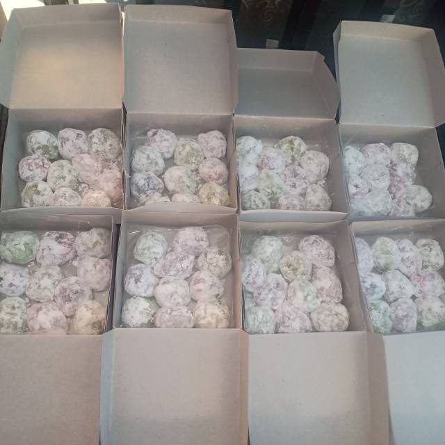 

Moci klasik isian kacang/coklat/stroberry