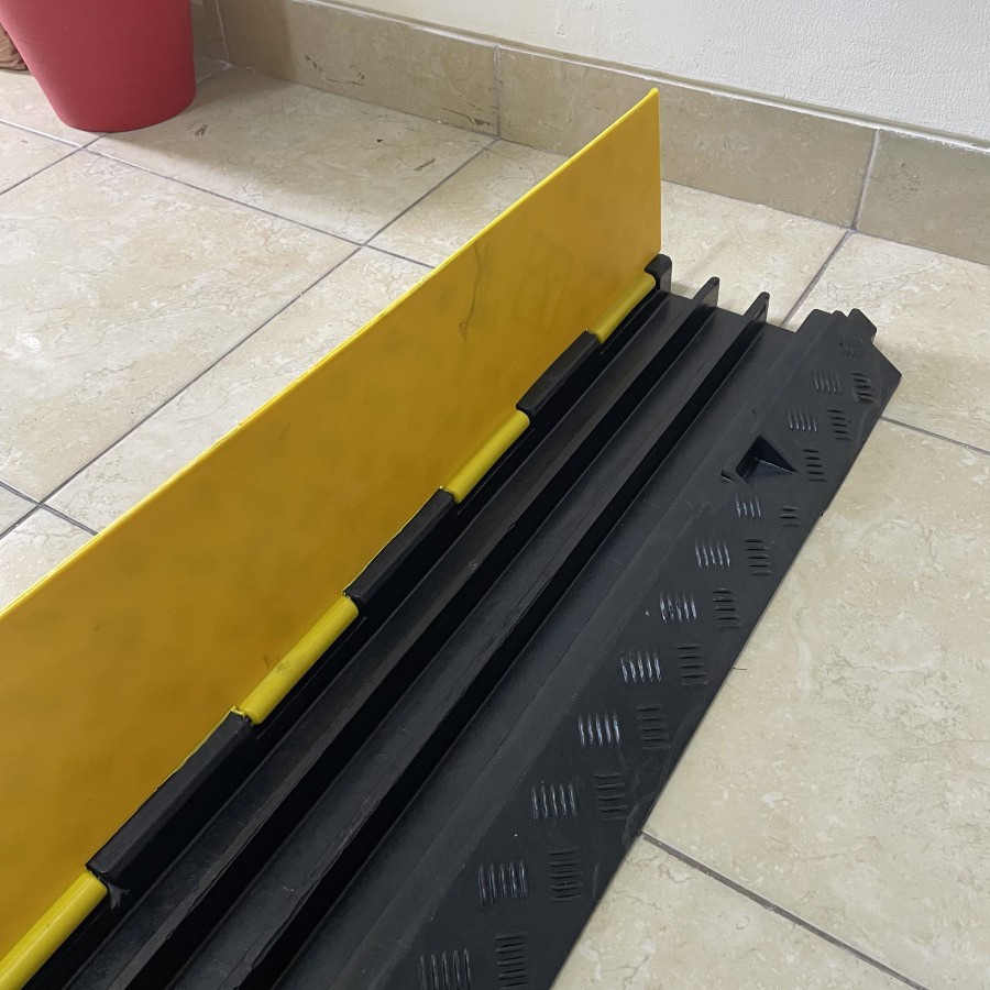 Polisi Tidur Pelindung Kabel / Speed Bump Cable Ramp 3 Line