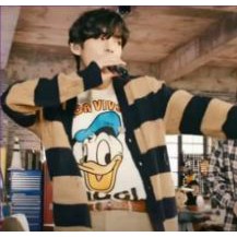 CARDIGAN RUN BTS ROMBHUS MOTIF BELOW TAEHYUNG CARDI