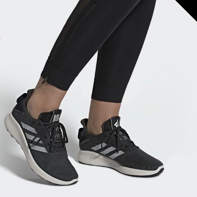 ADIDAS  SENSEBOUNCE + STREET W