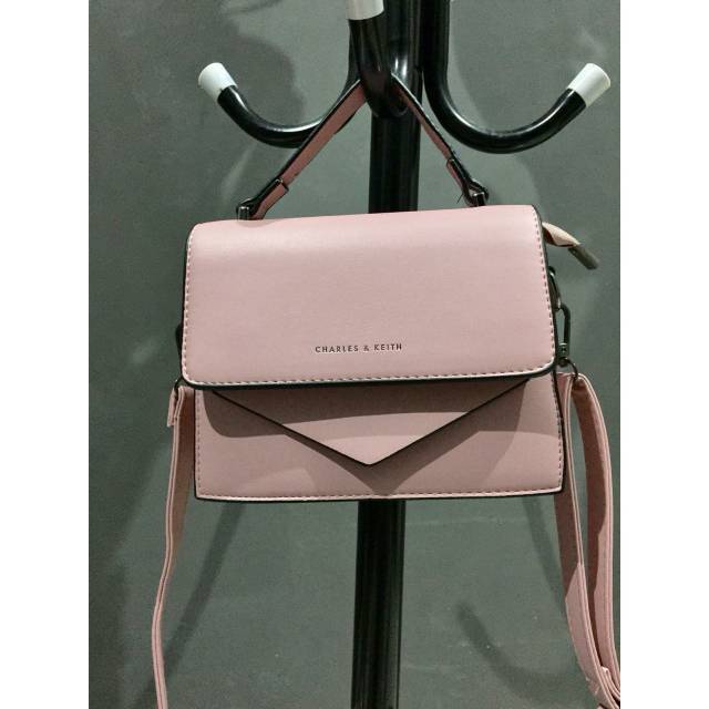 Tas mayoutfit Charles & keith