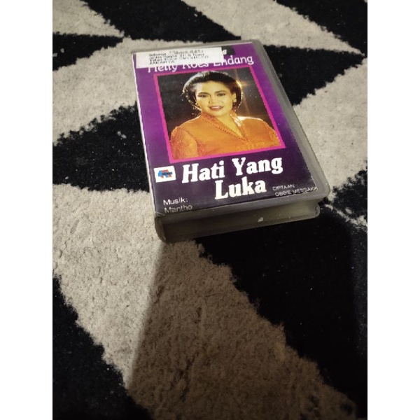 kaset pita hetty koes endang / hati yang luka