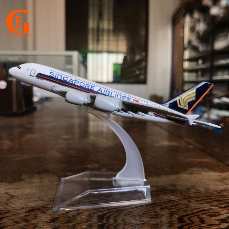 Miniatur Diecast Pesawat Terbang Singapore Airlines A380 380 Bahan Metal Ukuran 16cm