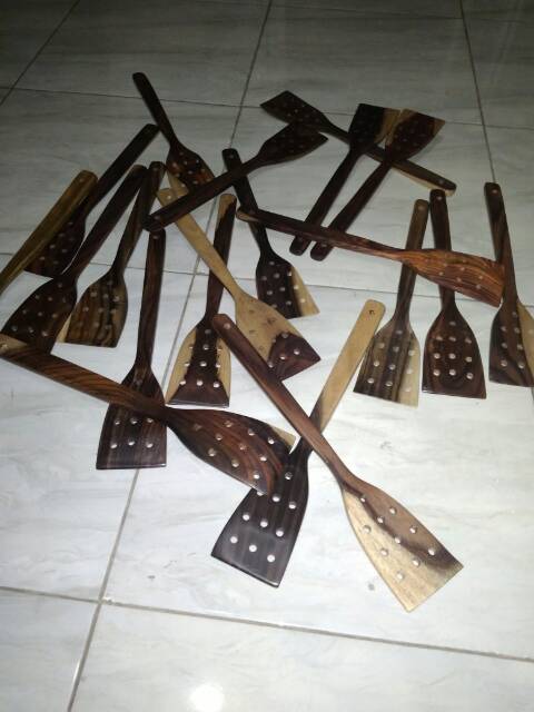 Sutil/Sendok/Sodet/Spatula Kayu Sonokeling P35 Berlubang