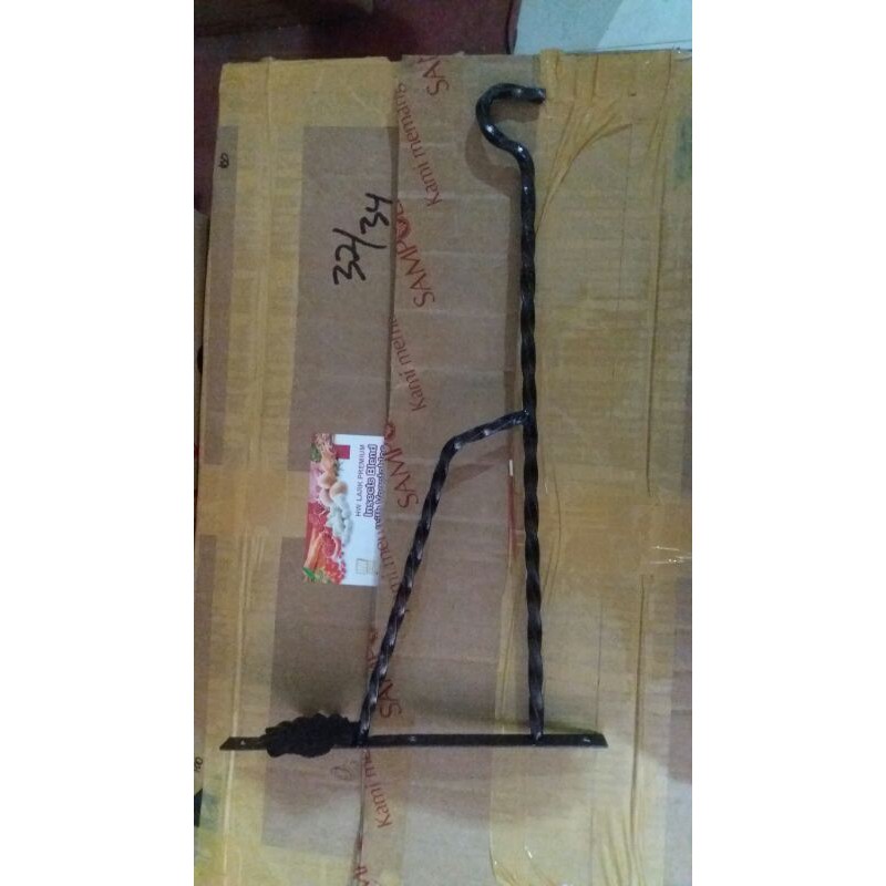 Gantungan Sangkar Tempel Dinding