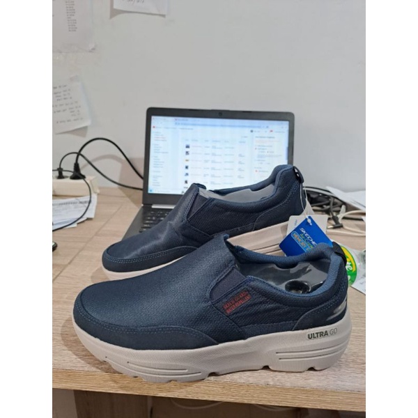 Sepatu Pria Skechers / Skechers pria go walk Duro / Sepatu Skechers Pria Go walk Duro