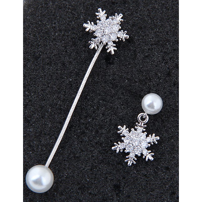 LRC Anting Tusuk  Elegant Silver Color Snowflake Shape Decorated A56013