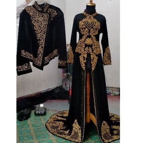 kebaya pengantin Jawa bahan bludru