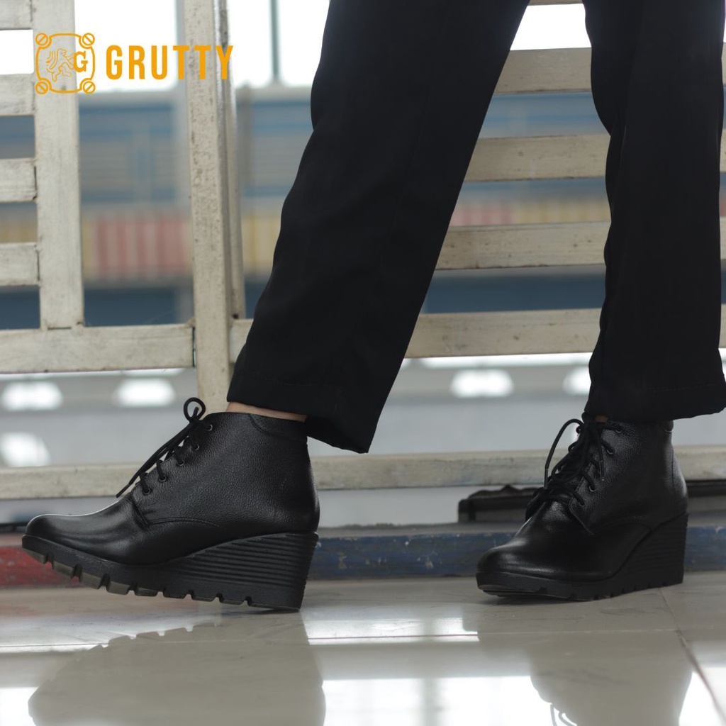 Sepatu Wanita Boots Grutty Hak Wedges Model Tali 36-40 Bahan Kulit Sapi Asli Warna Hitam