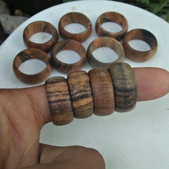 Cincin kayu klampis kayu bertuah