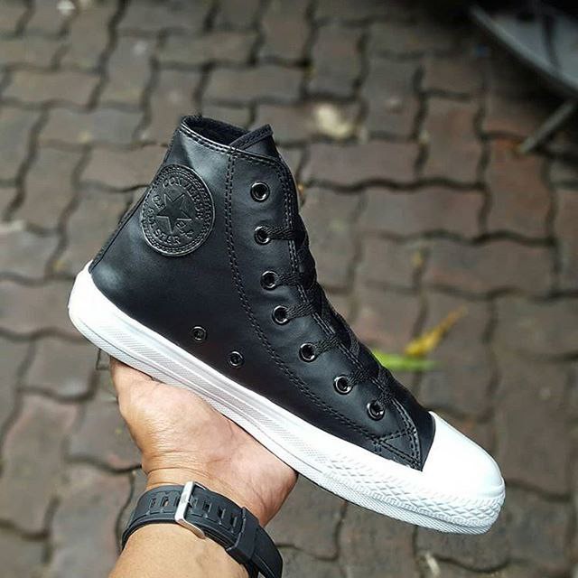 Sepatu pria sneaker terlaris Converse CT kulit high warna hitam murah