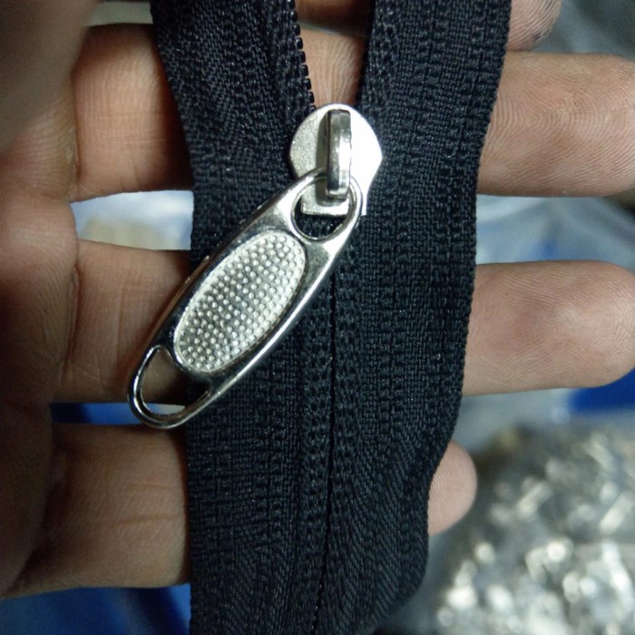 

Buruan Paket Resleting No.5 (Lanyard 25 Yard + Kepala Resleting 50 Pcs). Terlaris