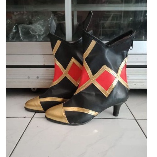 sepatu boots hitam,emas,merah