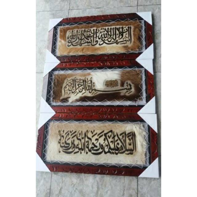 Kaligrafi kulit ukuran besar