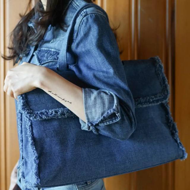 [READY] KWANI Light Frayed Denim Medium