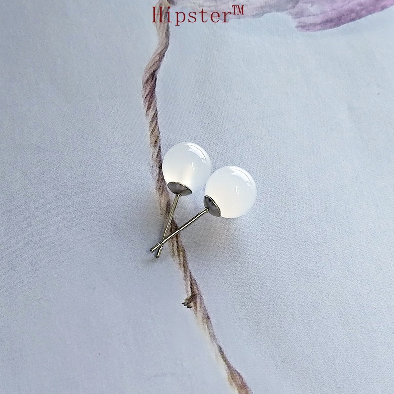 Simple and Stylish Personality Wild Ball White Gemstone Earrings