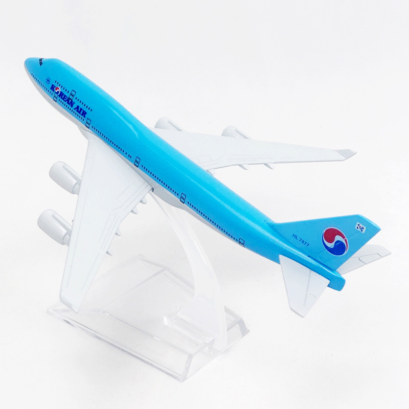 Mainan Model Pesawat Air B747 Die-cast 747 Bahan Alloy Metal Ukuran 16CM