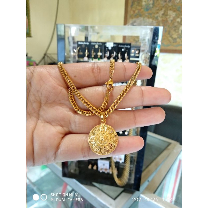 Kalung titanium mainan alpaka lapis emas