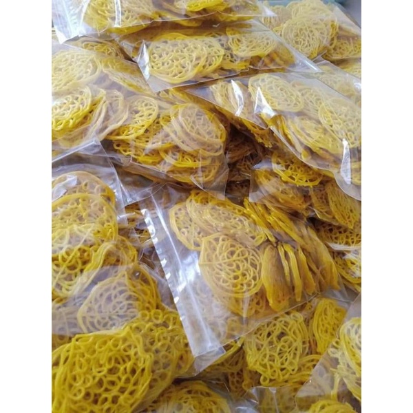 

900 GR KERUPUK MIE MENTAHAN SIAP GORENG