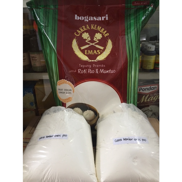 

cs777vv Tepung Bogasari Cakra Kembar Emas Pao/Tepung Premiks Pao Repack 1Kg Da01D100