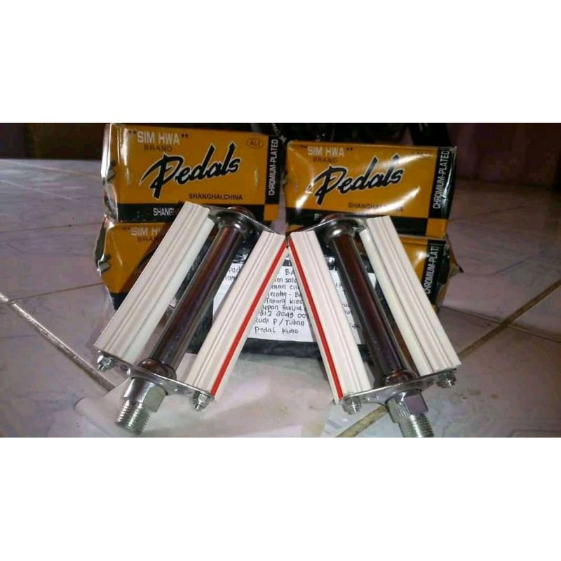 PEDAL SEPEDA ONTHEL PUTIH