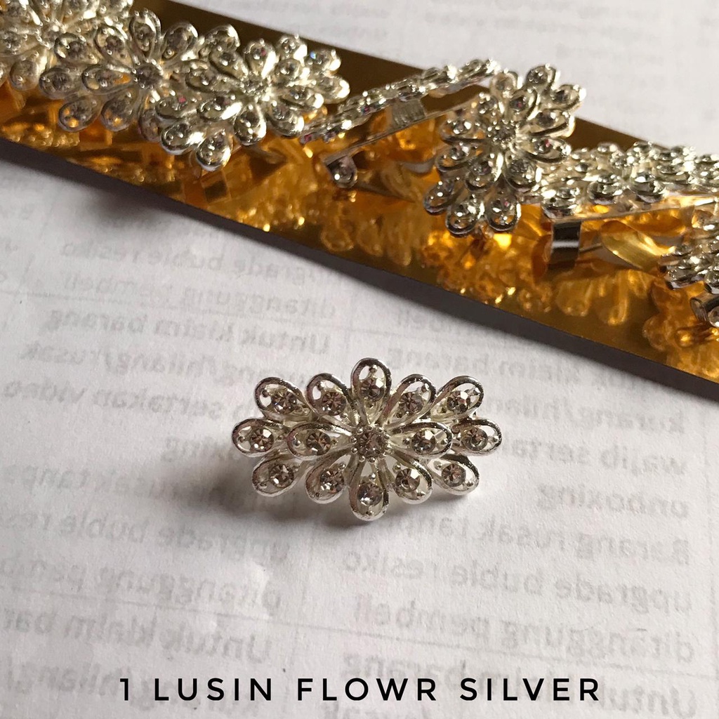 12 pcs bros dagu / 1 lusin bros dagu / bros dagu lusinan / bros dagu harga grosir / grosiran / Bahan Bros Juntai / Bahan Bros / Bros Kecil / Bros Mini / Bros Jilbab / Bros Dada / Bros Hijab-SILVER-FLOWER-1LUSIN