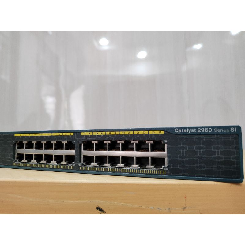 Cisco catalyst 2960 seris SI  Type switch WS-C2960-24-S V03