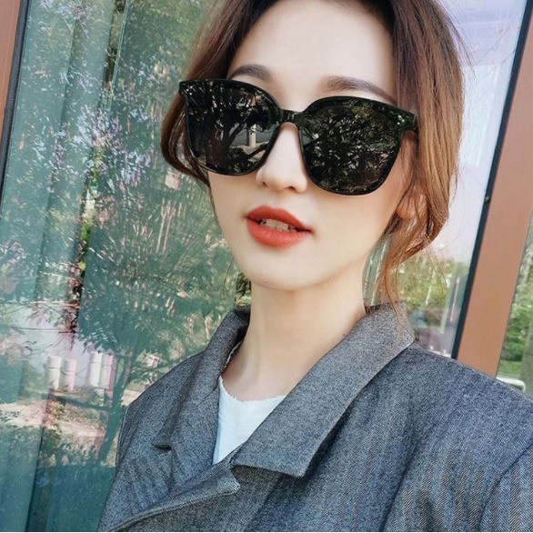 TIKTOK - D4013 Kacamata Korean Fashion / Sunglassess Wanita &amp; Pria Unisex / Kacamata Fashion / Kacamata Hitam / Kacamata Hitam F5083