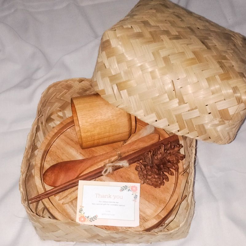 

Hampers Kado Set alat makan kayu