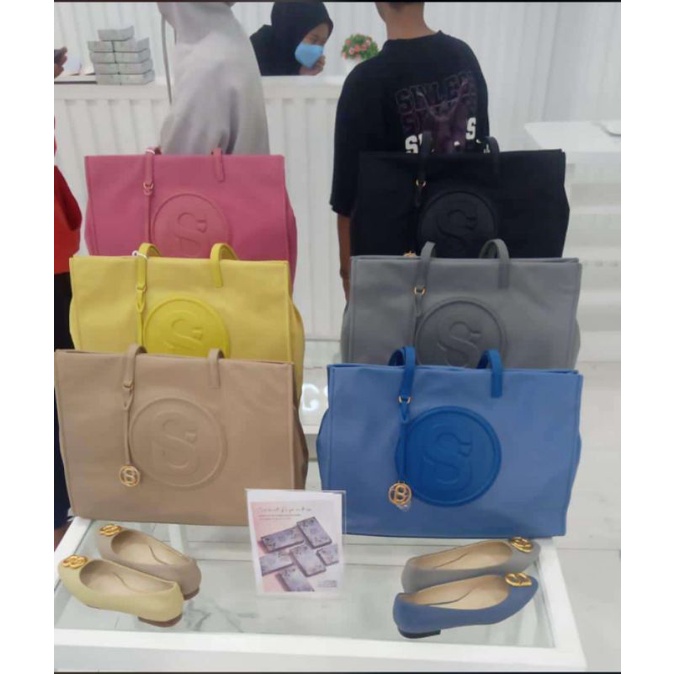 Buttonscarves Aaliya Nylon Tote Bag