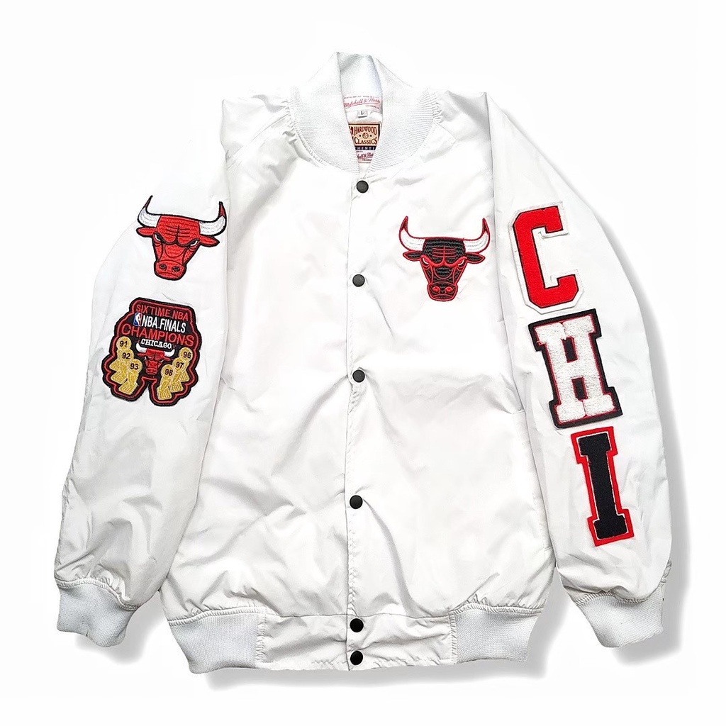 (PLATINUM JACKET) Varsity CHI CHICAGO BULLS WHITE BORDIR APLICATION RUMITED PLATINUM QUALITY