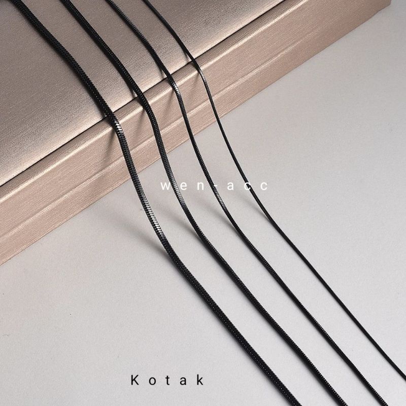 Kalung Titanium Hitam Model Gepeng Bulat Kotak Pria Dan Wanita