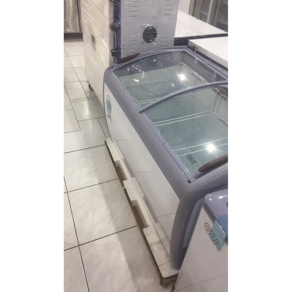 Freezer Sliding door curve dan trmpah dudukan Ice cream