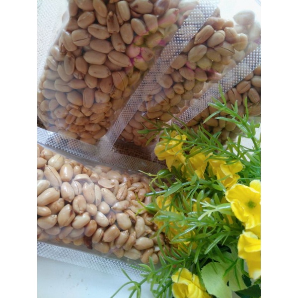 

Kacang goreng kelencet/kacang kupas gurih