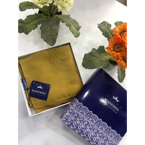 (QUEEN BEE) Scarf Voal Polos Premium Mandjha Hijab Segi Empat Ivan Gunawan Original
