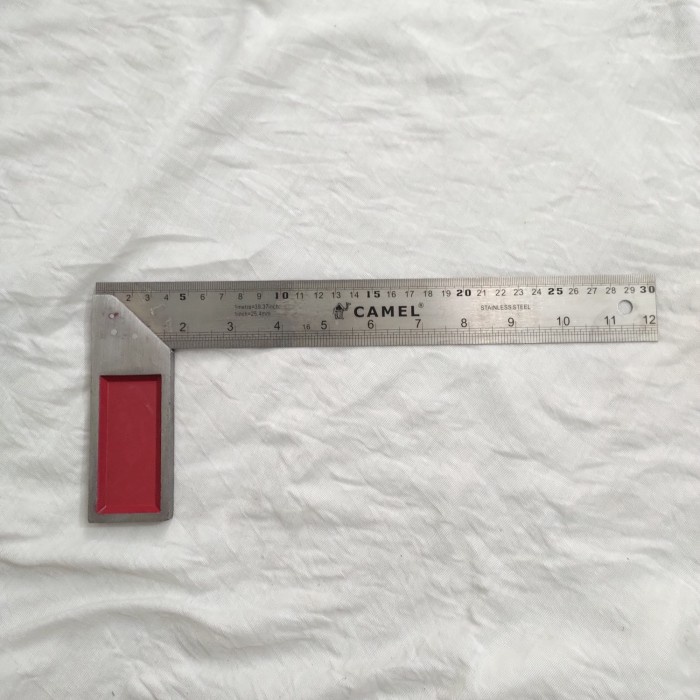 

Produk Unggulan Penggaris Siku Tukang Stainless Tebal 30Cm Camel Termurah Bagus
